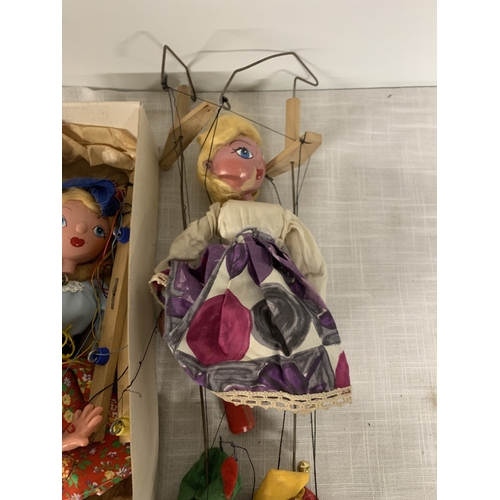 317 - FOUR VINTAGE PELHAM PUPPETS ONE BOXED TO INCLUDE DUTCH GIRL, ROBIN HOOD ETC
