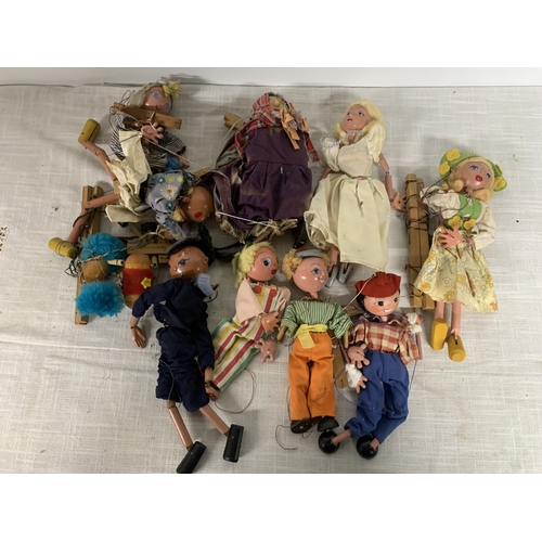 326 - A LARGE QUANTITY OF PELHAM PUPPETS TO INCLUDE ANDY PANDY, HORSE ETC