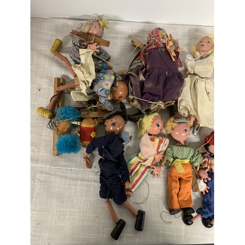 326 - A LARGE QUANTITY OF PELHAM PUPPETS TO INCLUDE ANDY PANDY, HORSE ETC
