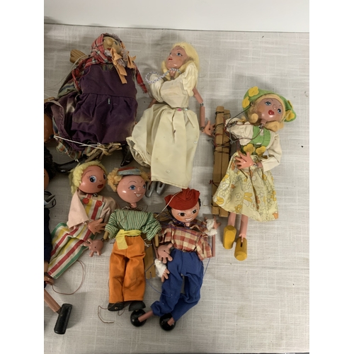 326 - A LARGE QUANTITY OF PELHAM PUPPETS TO INCLUDE ANDY PANDY, HORSE ETC