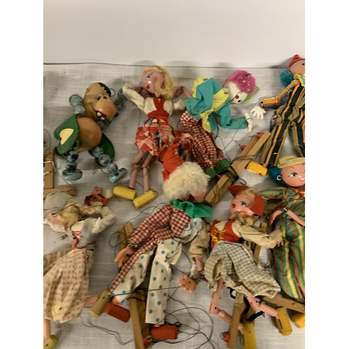 327 - A LARGE QUANTITY OF PELHAM PUPPETS TO INLCUDE A CLOWNS, BABY DRAGON ETC