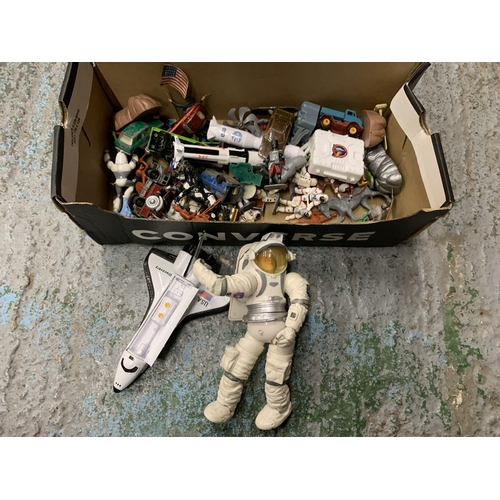 336 - A QUANITY OF DIECAST VEHICLES AND SPACE ITEMS TO INCLUDE DISCOVERY, ROCKET ETC