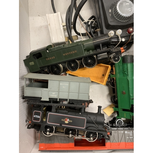 356 - A COLLECTION OF HORNBY DUBLO OO GAUGE MODEL RAILWAY ITEMS TO INCLUDE 47556 LOCOMOTIVE, 31340 LOCOMOT... 