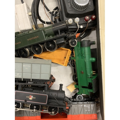 356 - A COLLECTION OF HORNBY DUBLO OO GAUGE MODEL RAILWAY ITEMS TO INCLUDE 47556 LOCOMOTIVE, 31340 LOCOMOT... 