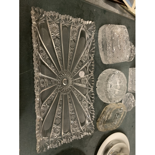 A COLLECTION OF CUT GLASS WARE TO INCLUDE A VINTAGE CUT GLASS DRESSING  TABLE SET INCLUDING TRAY, CA
