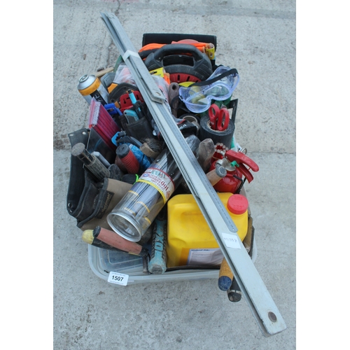 BUILDERS ACCESORIES TUB - PALLETS x 2, TROWLS, STRING LINE, GLOVES, GAS ...