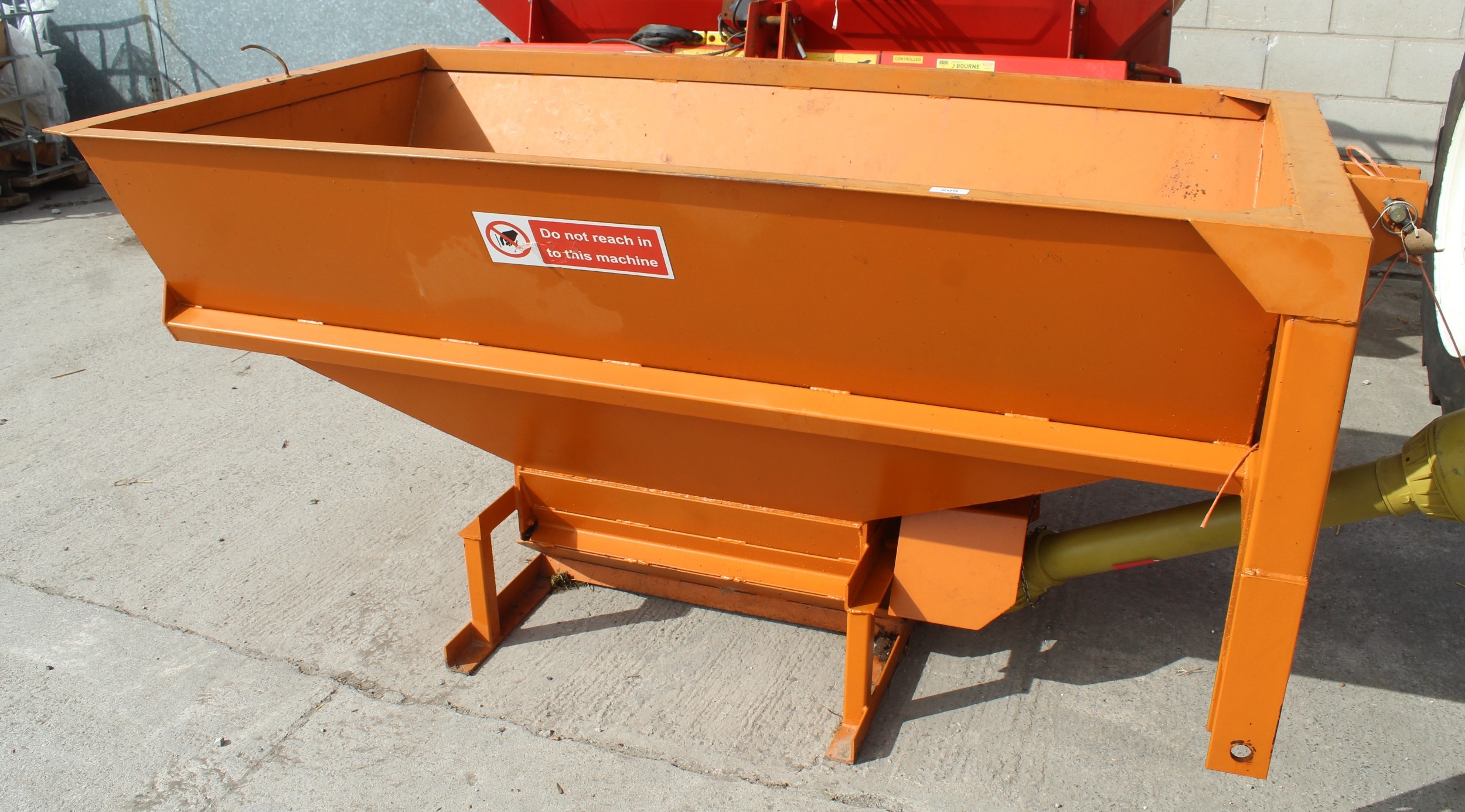A 3 POINT LINKAGE ROOT CHOPPER IN AS NEW CONDITION NO VAT