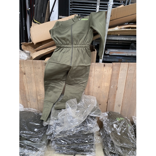 3940 - EIGHTEEN FLEECES SIZE S