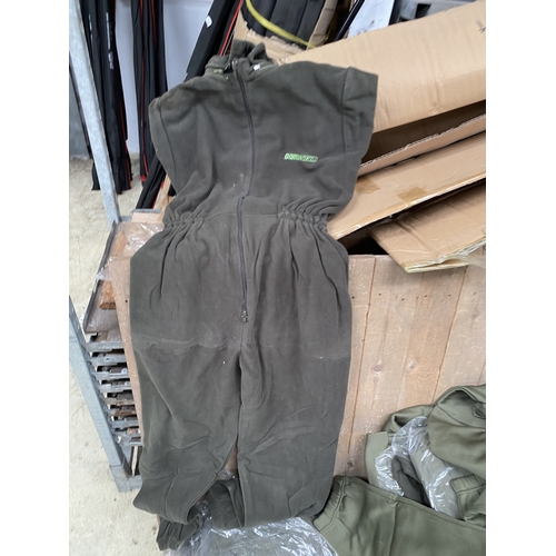 3941 - A LARGE QUANTITY OF FLEECES SIZE S