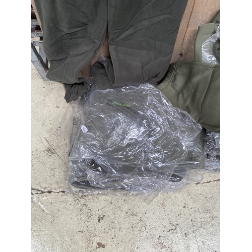 3941 - A LARGE QUANTITY OF FLEECES SIZE S