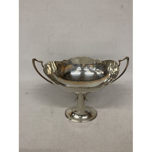 11 - A HALMARKED 1927 SHEFFIELD SILVER TROPHY, MAKER A MARKS & CO WEIGHT 660 GRAMS, HEIGHT 26CM WIDTH 30C... 