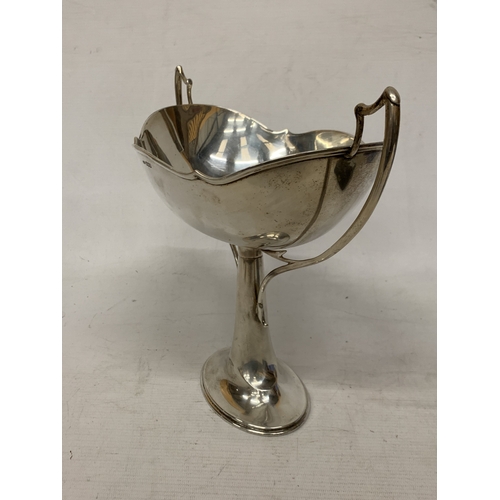 11 - A HALMARKED 1927 SHEFFIELD SILVER TROPHY, MAKER A MARKS & CO WEIGHT 660 GRAMS, HEIGHT 26CM WIDTH 30C... 