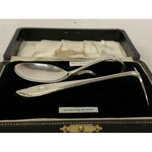 13 - A HALLMARKED BIRMINGHAM SILVER CHRISTENING SET WITH CHILDS SPOON AND PUSHER BOXED, WEIGHT 40 GRAMS.