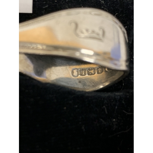 13 - A HALLMARKED BIRMINGHAM SILVER CHRISTENING SET WITH CHILDS SPOON AND PUSHER BOXED, WEIGHT 40 GRAMS.