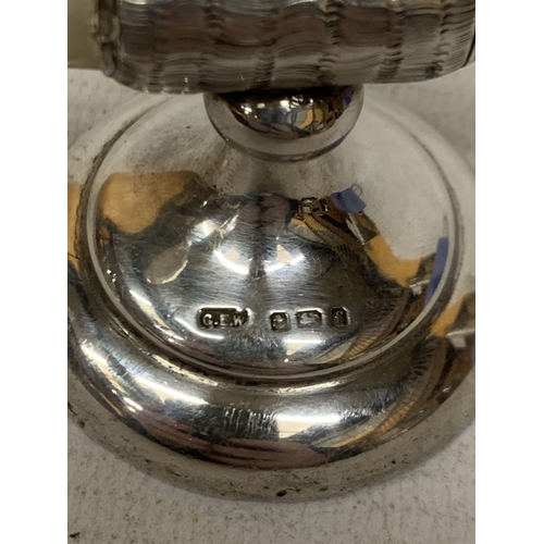 20 - A HALLMARKED BIRMINGHAM SILVER HORN RING HOLDER, WEIGHTED BOTTOM GROSS WEIGHT 79 GRAMS HEIGHT 6CM