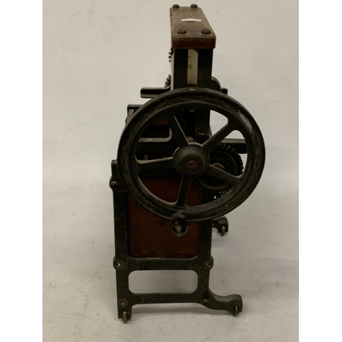 28 - A VINTAGE WOODEN AND STEEL MINIATURE SALESMAN'S MANGLE