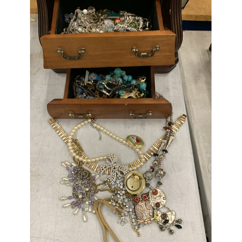 29 - A WOODEN JEWELLERY BOX WITH TWO DRAWERS AND LIFT UP LID, CONTAINING A QUANTITY OF COSTUME JEWELLERY,... 
