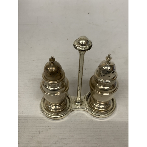 9 - A HALLMARKED BIRMINGHAM SILVER SALT & PEPPER POT WITH STAND - WEIGHT 91G