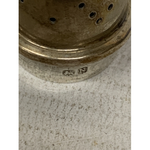 9 - A HALLMARKED BIRMINGHAM SILVER SALT & PEPPER POT WITH STAND - WEIGHT 91G