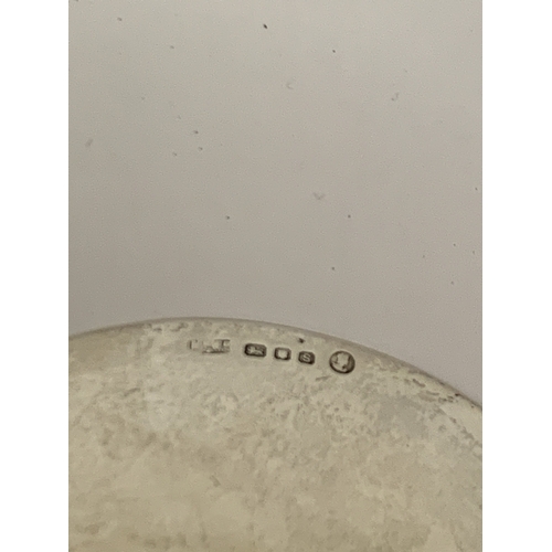 48 - A HALLMARKED LONDON SILVER DISH WITH A 1936 FLORIN SET INTO THE CENTER. GROSS WEIGHT 90.9 GRAMS