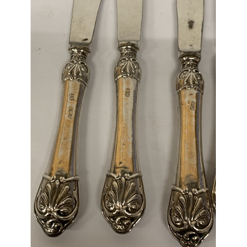 53 - FIVE HALLMARKED SHEFFIELD SILVER BUTTER KNIFE SET, WEIGHT 117.5 GRAMS