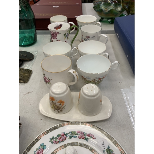203 - AN ASSORTMENT OF CERAMIC ITEMS TO INCLUDE CUPS, CRUET SET, PLATES, THIMBLE ETC
