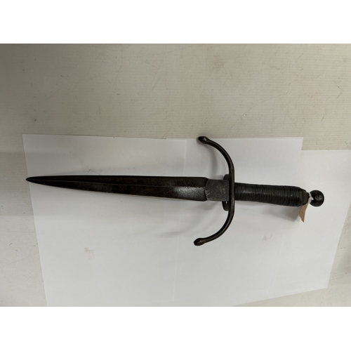 318 - AN ANTIQUE GERMAN LEFT HAND DAGGER, 27CM DOUBLE EDGED BLADE, LENGTH 40CM