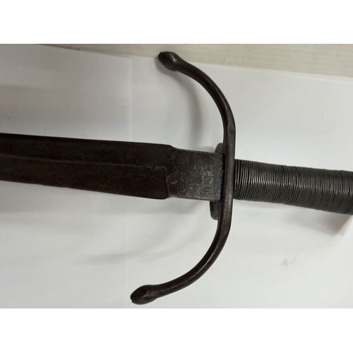318 - AN ANTIQUE GERMAN LEFT HAND DAGGER, 27CM DOUBLE EDGED BLADE, LENGTH 40CM