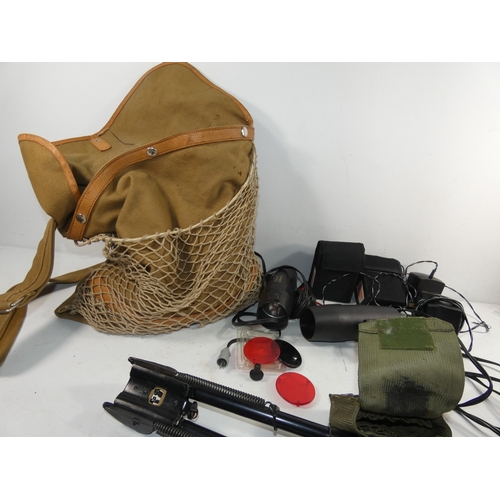 335 - A COLLECTION OF SHOOTING EQUIPMENT, COMPRISED OF A GAME BAG, EXTENDABLE RIFLE BIPOD, NIGHT LAMPS AND... 