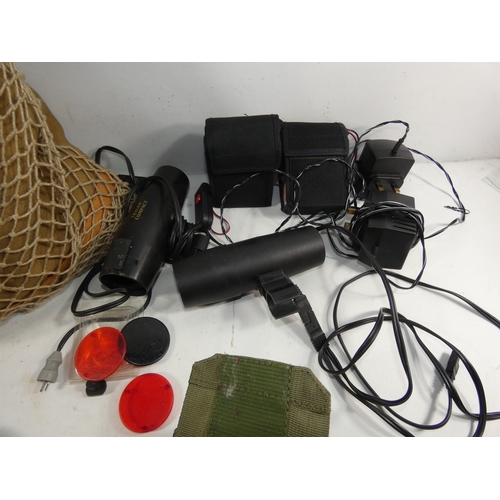 335 - A COLLECTION OF SHOOTING EQUIPMENT, COMPRISED OF A GAME BAG, EXTENDABLE RIFLE BIPOD, NIGHT LAMPS AND... 
