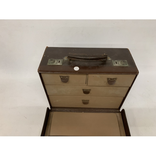 18 - A VINTAGE 1940'S BROWN LEATHER DOCTOR'S CASE, MAKERS NAME THACKRAY, LEEDS