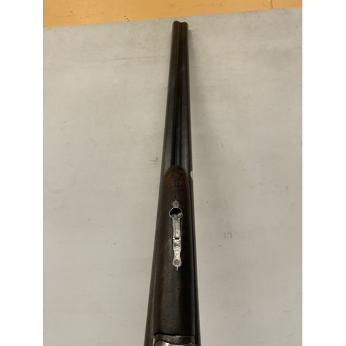 37 - AN ANTIQUE DE-ACTIVATED 12 BORE SIDE BY SIDE SHOTGUN WITH DE-ACTIVATIION CERTIFICATE