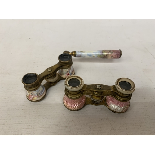 46 - TWO PAIRS OF ANTIQUE OPERA GLASSES TO INCLUDE A BRASS AND CERAMIC HAND PAINTED, THE OTHER BEING GUIL... 