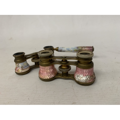 46 - TWO PAIRS OF ANTIQUE OPERA GLASSES TO INCLUDE A BRASS AND CERAMIC HAND PAINTED, THE OTHER BEING GUIL... 