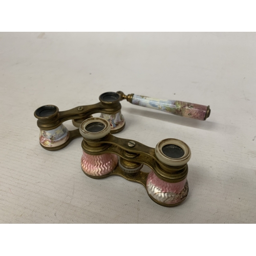 46 - TWO PAIRS OF ANTIQUE OPERA GLASSES TO INCLUDE A BRASS AND CERAMIC HAND PAINTED, THE OTHER BEING GUIL... 