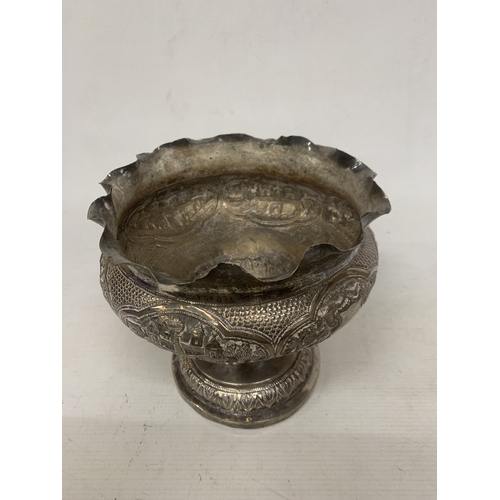 1 - A LARGE INDIAN 800 SILVER PEDESTAL BOWL WITH INTRICATE REPOUSSE DECORATION WEIGHTED BASE