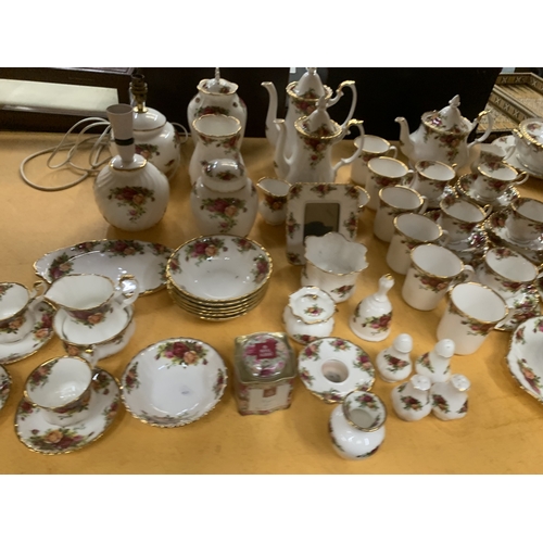 3 - APPROXIMATELY SEVENTY FIVE PIECES OF ROYAL ALBERT 'OLD COUNTRY ROSES' TO INCLUDE DINNER PLATES, TEA ... 