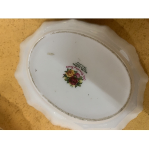 3 - APPROXIMATELY SEVENTY FIVE PIECES OF ROYAL ALBERT 'OLD COUNTRY ROSES' TO INCLUDE DINNER PLATES, TEA ... 