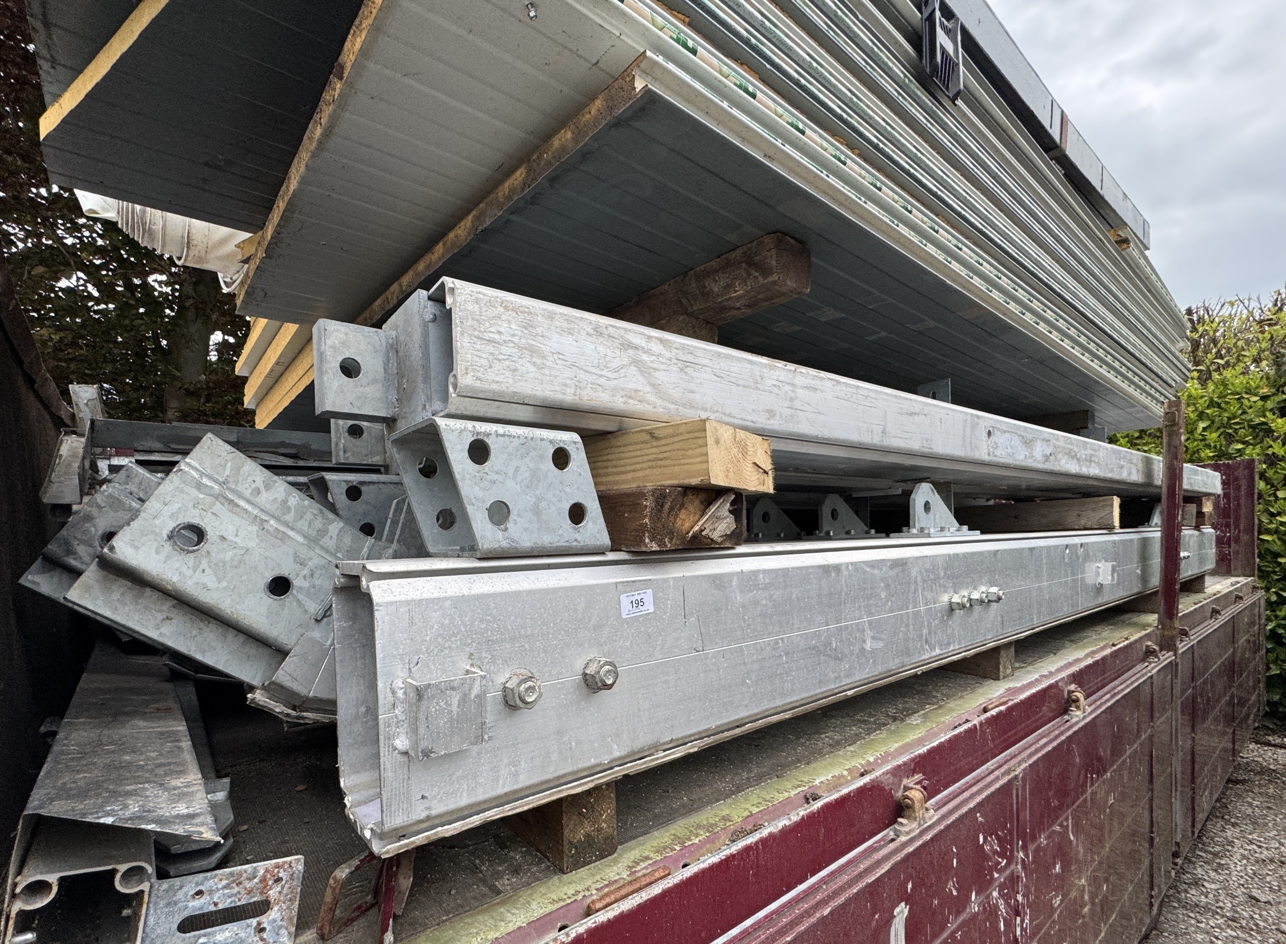 A DISMANTLED ALUMINIUM FRAMED TEMPORAY BUILDING-EASY BUILD, 8M X 8M 2 ...