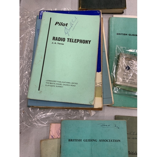 111 - AN ASSORTMENT OF VINTAGE GLIDING EPHEMERA TO INCLUDE PILOTS LOG BOOKS, LICENSES, FROM HAZEL GROVE ET... 
