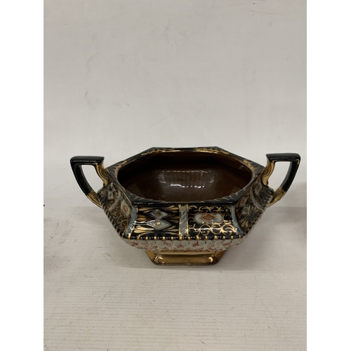 160 - TWO VINTAGE IMARI PATTERNED CERAMIC PIECES TO INCLUDE A HEXAGONAL DOUBLE HANDLED PLANTER/BOWL AND A ... 