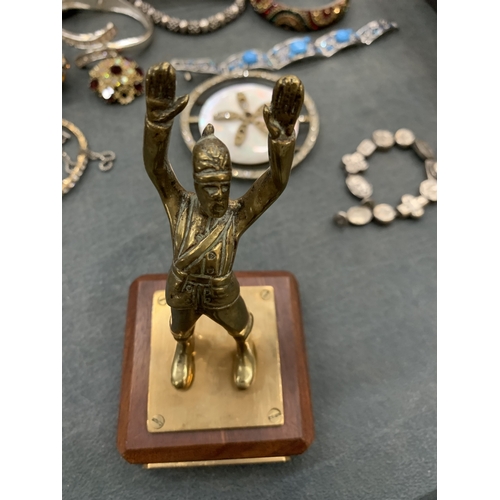 Lot 260       