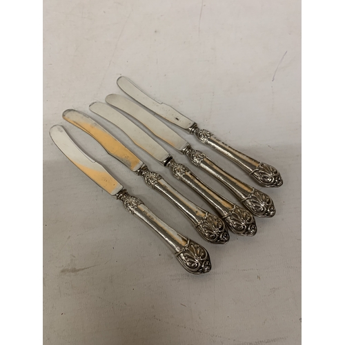 27 - A SET OF HALLMARKED SILVER BUTTER KNIVES X 5