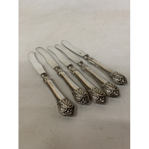 27 - A SET OF HALLMARKED SILVER BUTTER KNIVES X 5