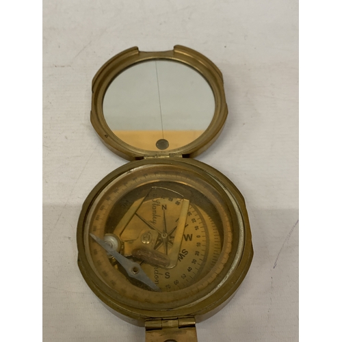 31 - A BRASS STANLEY LONDON BRUNTON COMPASS WITH A NATURAL SINE TABLE