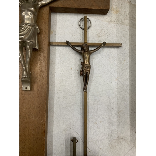 37 - A COLLECTION OF VINTAGE CRUCIFIX'S