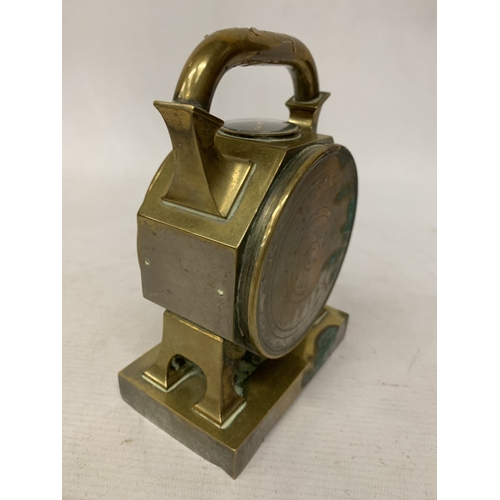 38 - A FRENCH JACKMAN & SON BRASS CARRIAGE CLOCK WITH AN INTEGRATED TOP-MOUNTED COMPASS AND CARRY HANDLE