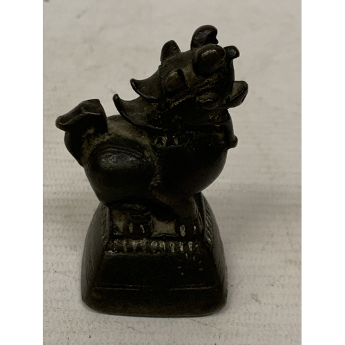 45 - A VINTAGE BRONZE ORIENTAL FOO DOG