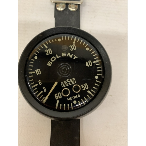 47 - A VINTAGE DIVER'S SOLENT SOS DEPTH GAUGE