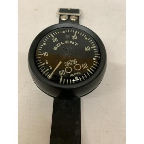 47 - A VINTAGE DIVER'S SOLENT SOS DEPTH GAUGE